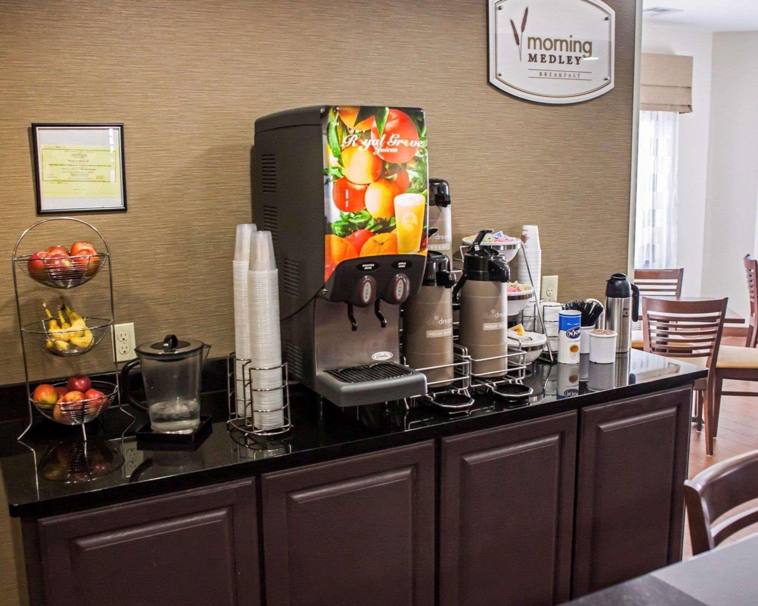 Garner Hotel Topeka West By Ihg Esterno foto