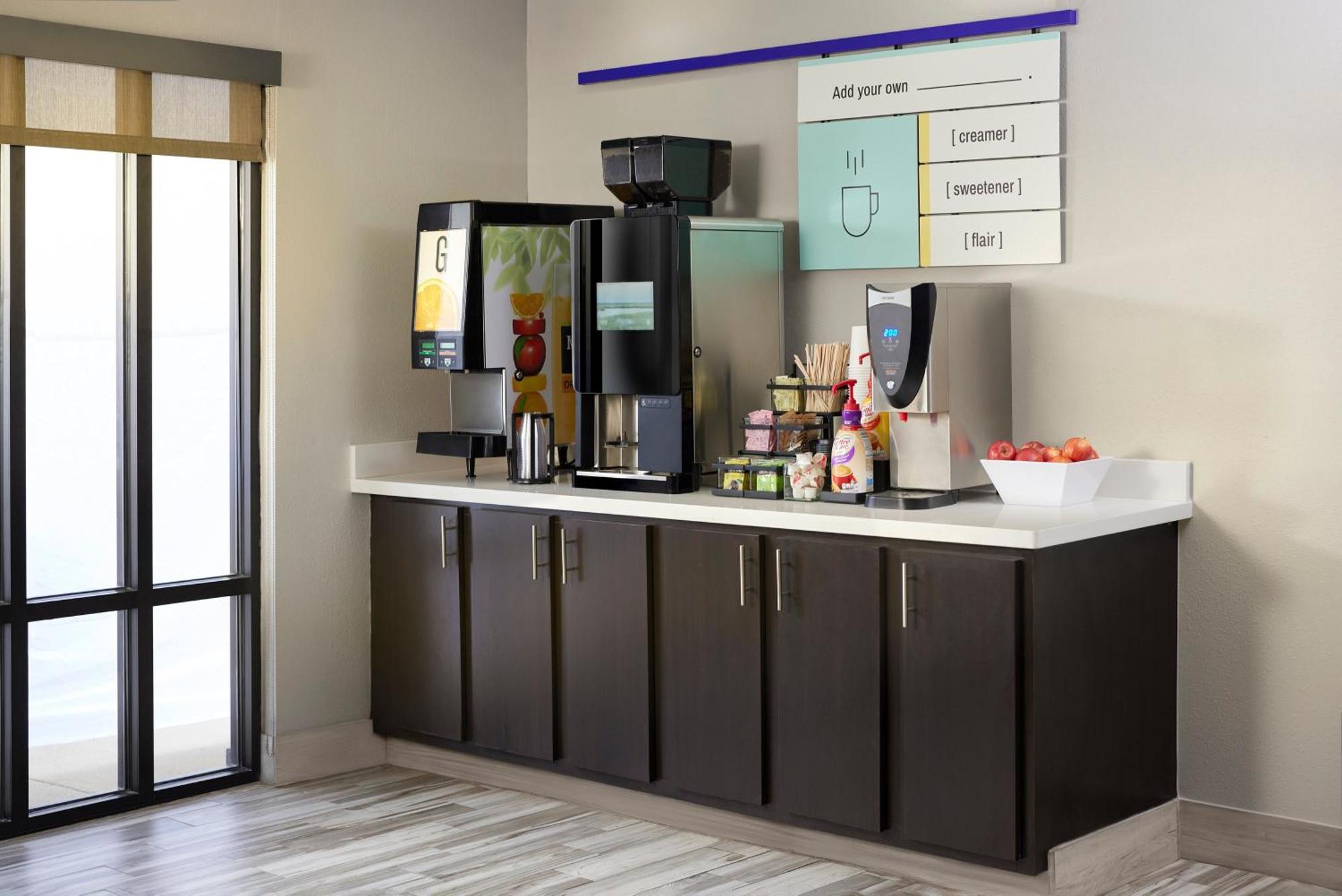 Garner Hotel Topeka West By Ihg Esterno foto