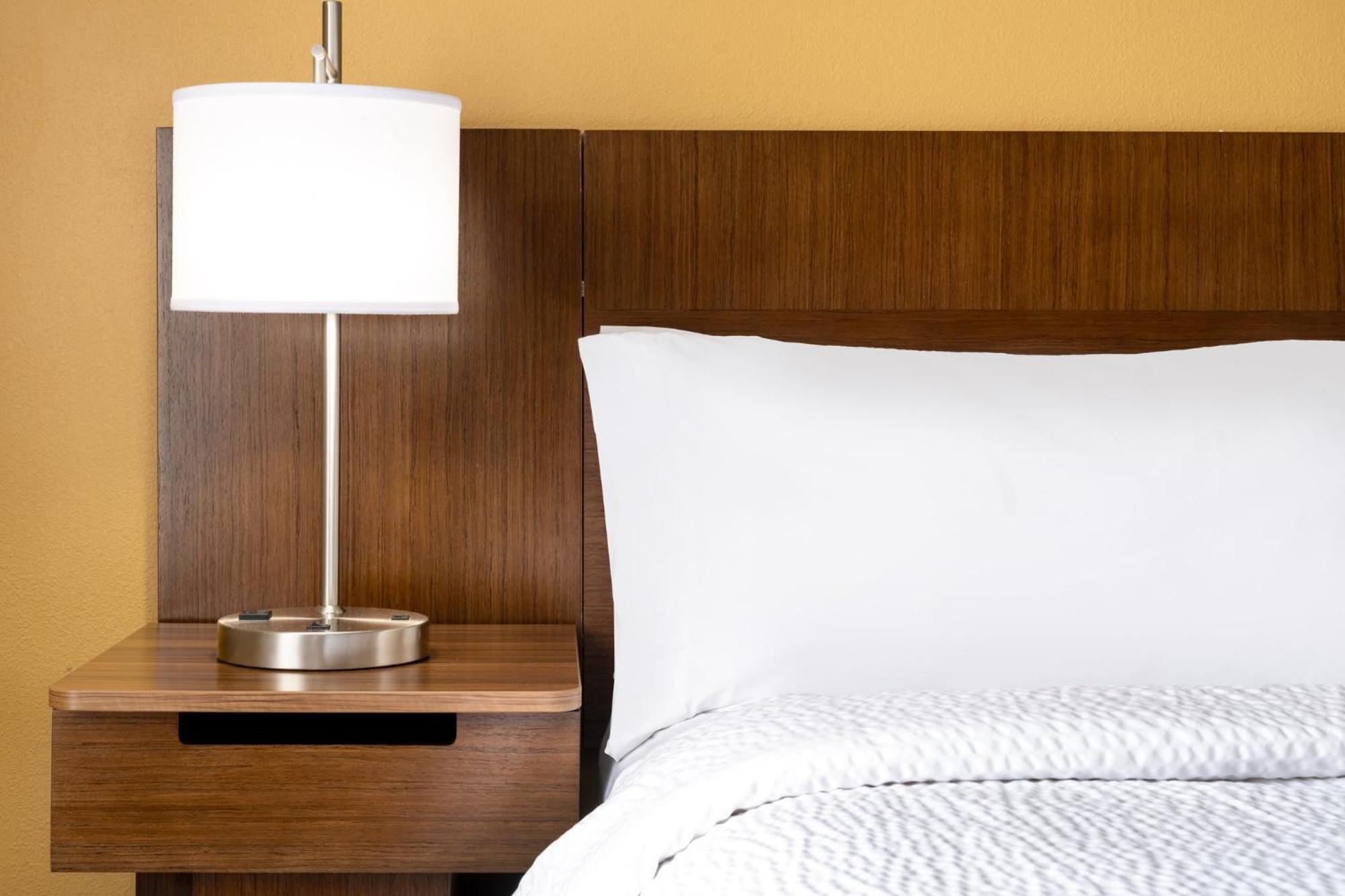 Garner Hotel Topeka West By Ihg Esterno foto