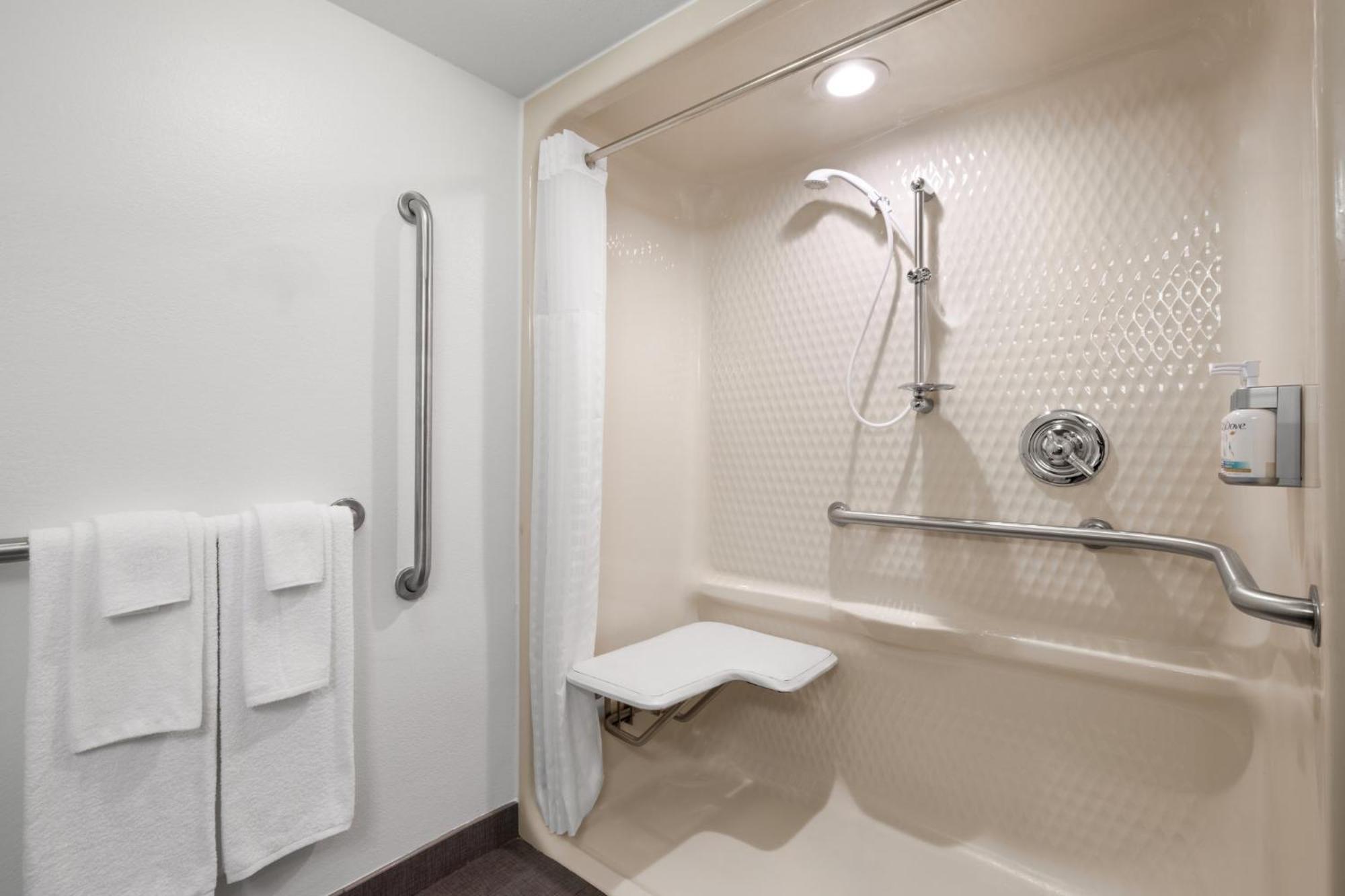 Garner Hotel Topeka West By Ihg Esterno foto